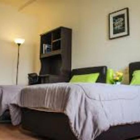 Staff Guest House Ньиредьхаза Экстерьер фото