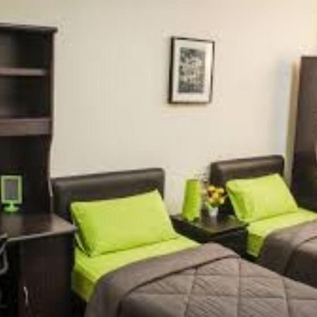 Staff Guest House Ньиредьхаза Экстерьер фото
