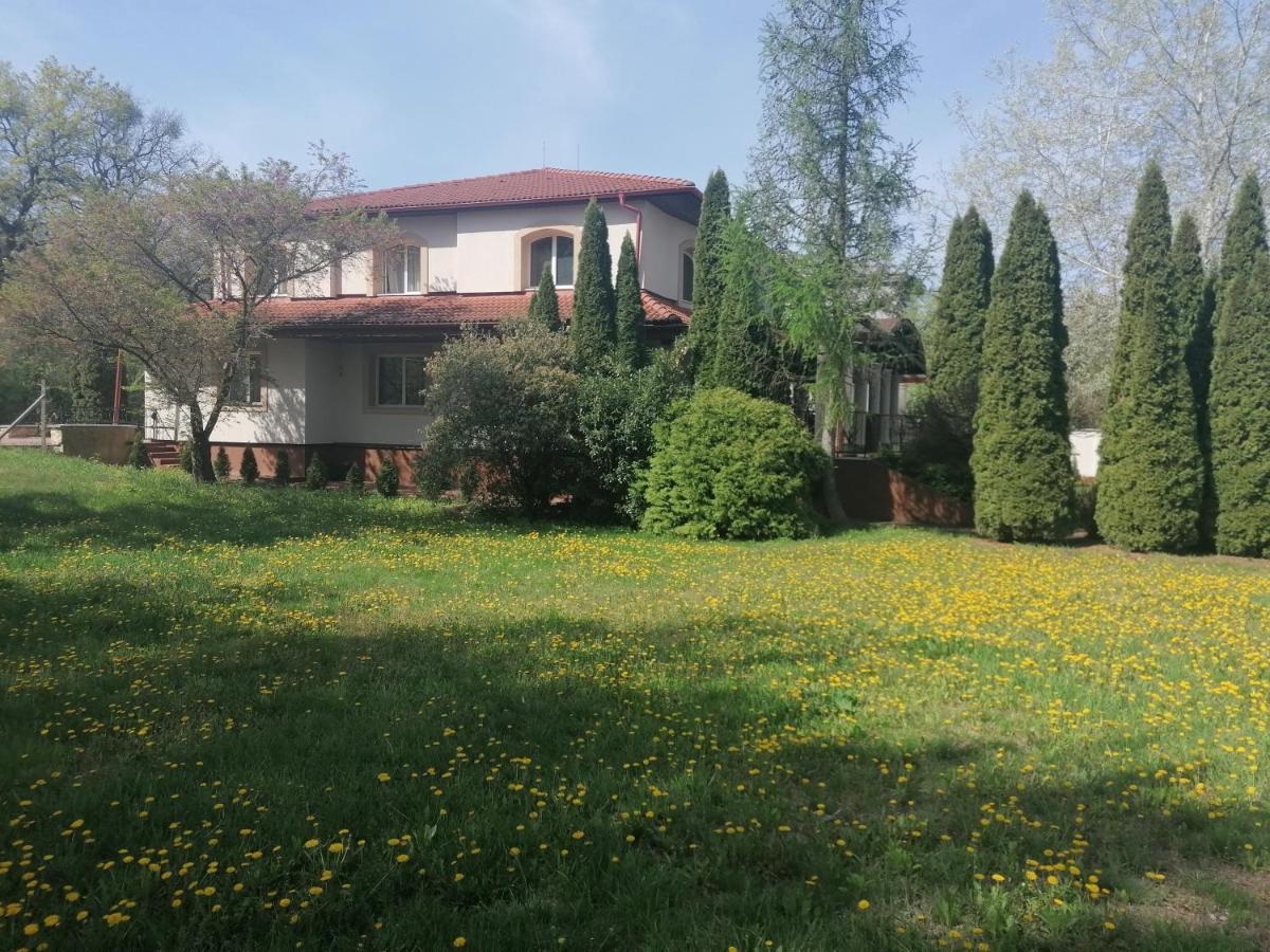 Staff Guest House Ньиредьхаза Экстерьер фото