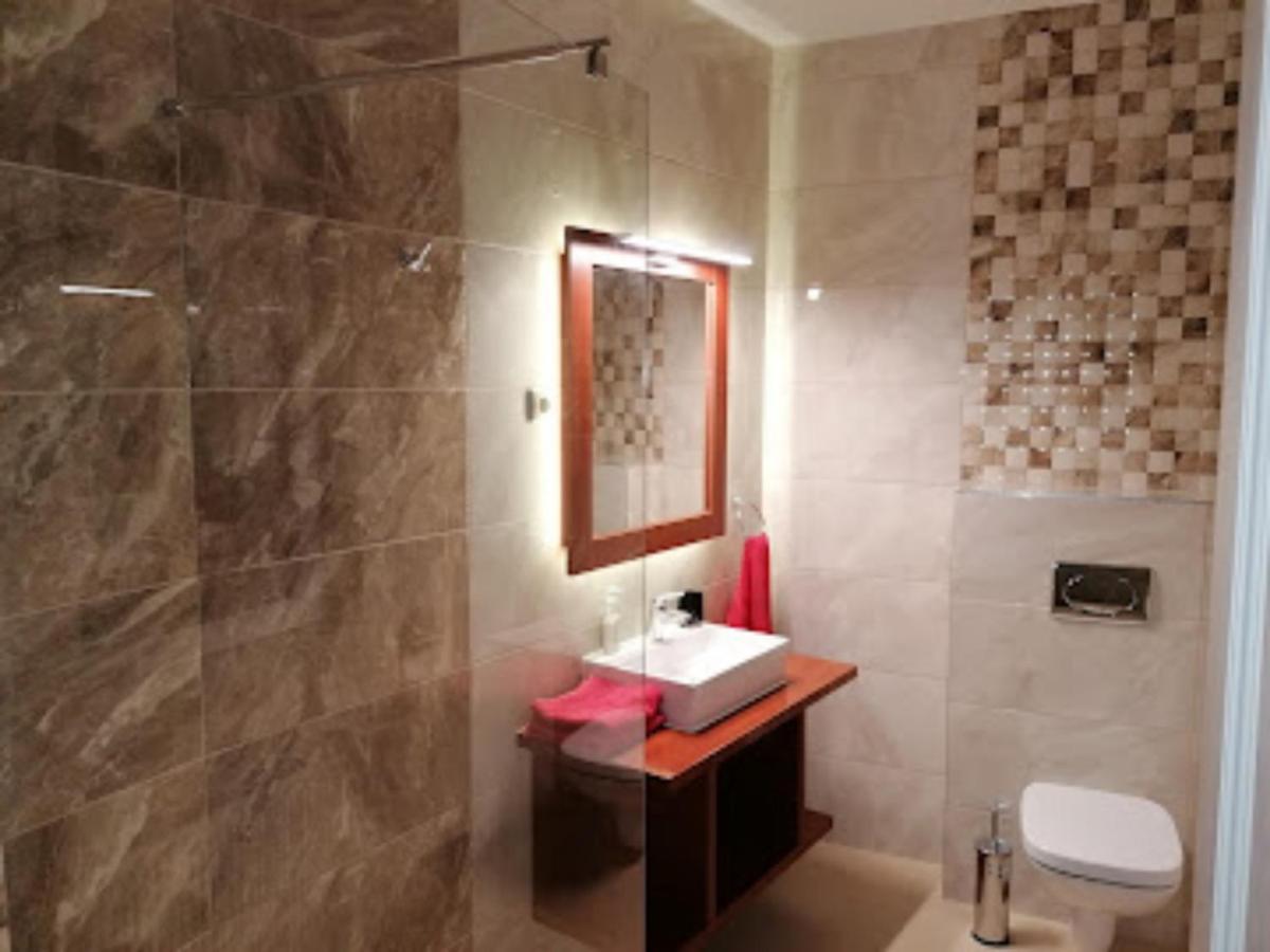 Staff Guest House Ньиредьхаза Экстерьер фото