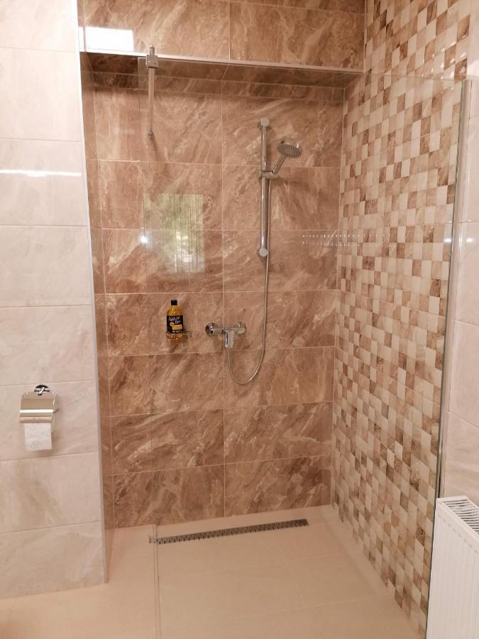 Staff Guest House Ньиредьхаза Экстерьер фото