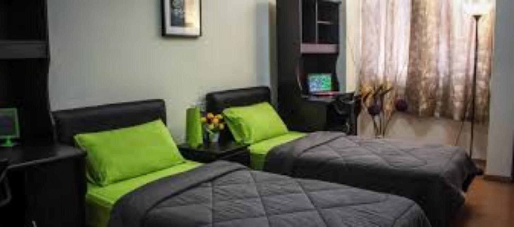 Staff Guest House Ньиредьхаза Экстерьер фото