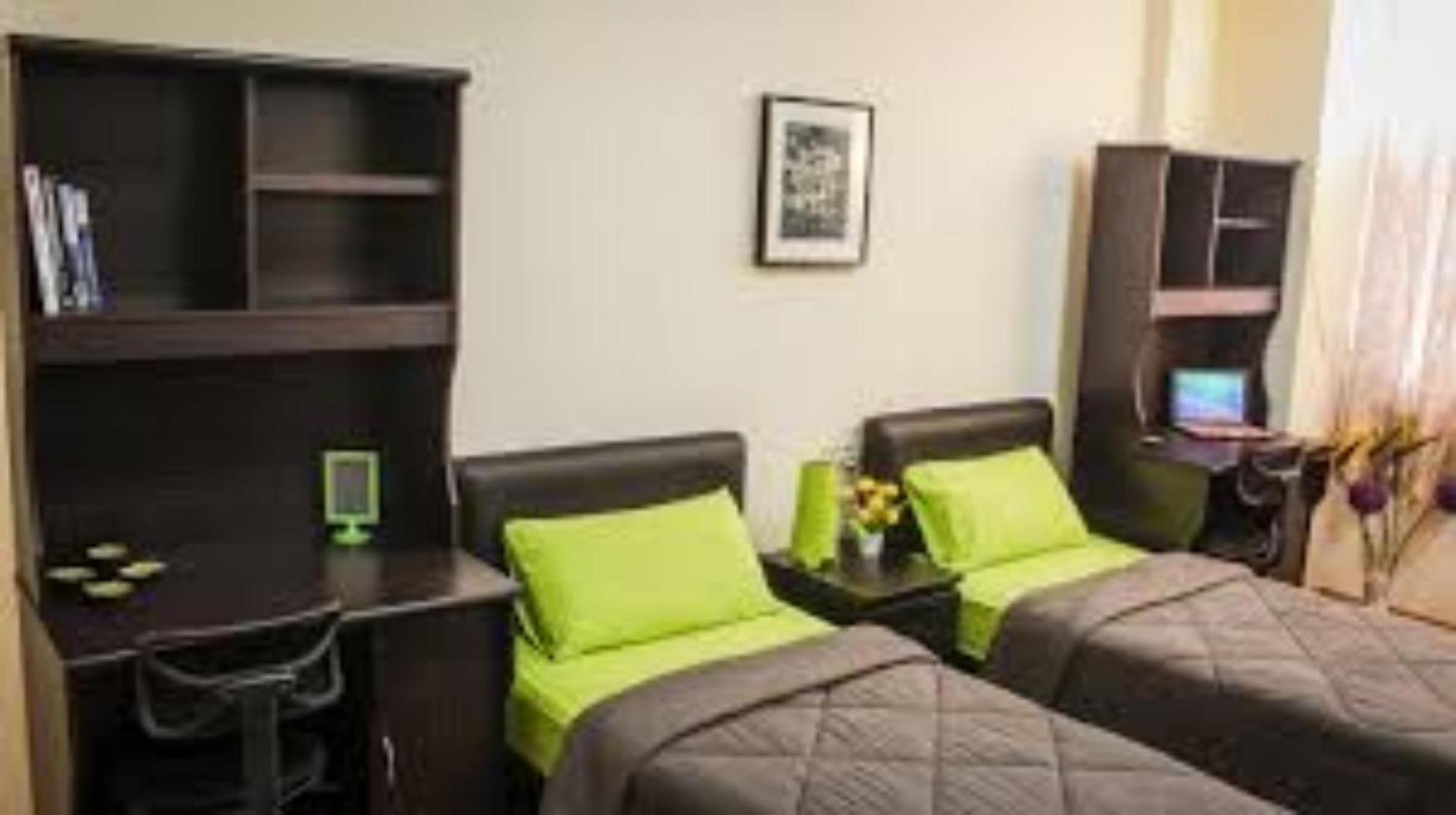 Staff Guest House Ньиредьхаза Экстерьер фото
